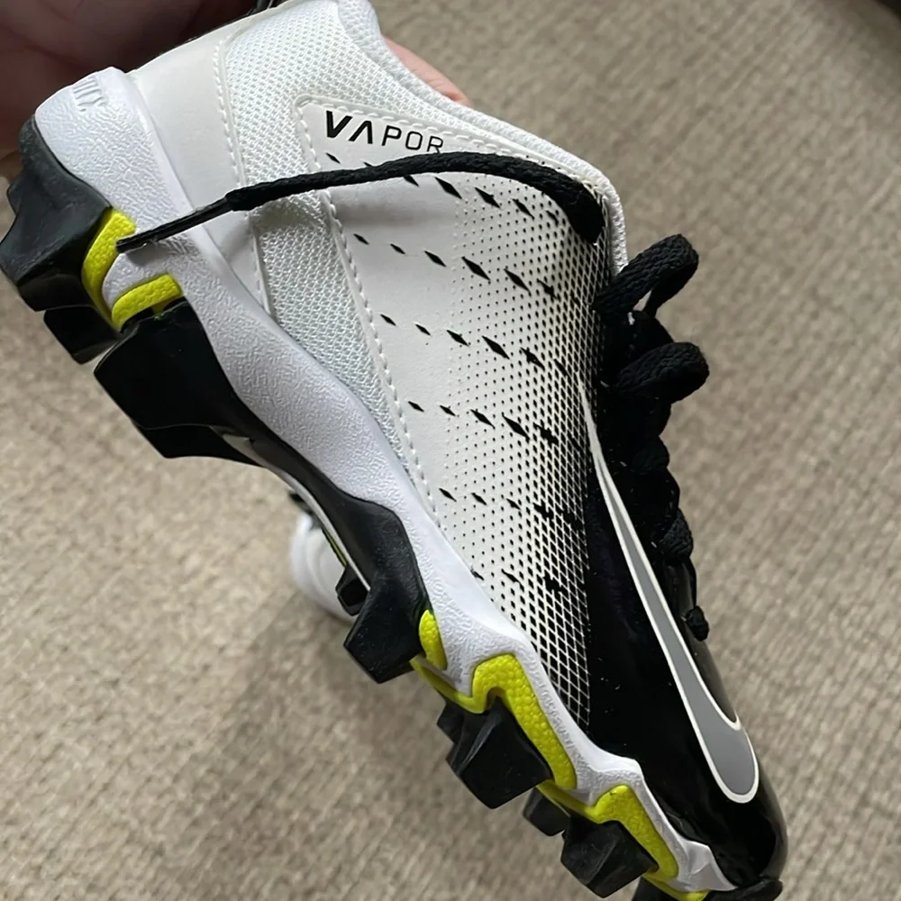 Cleats - Picture 6 of 7